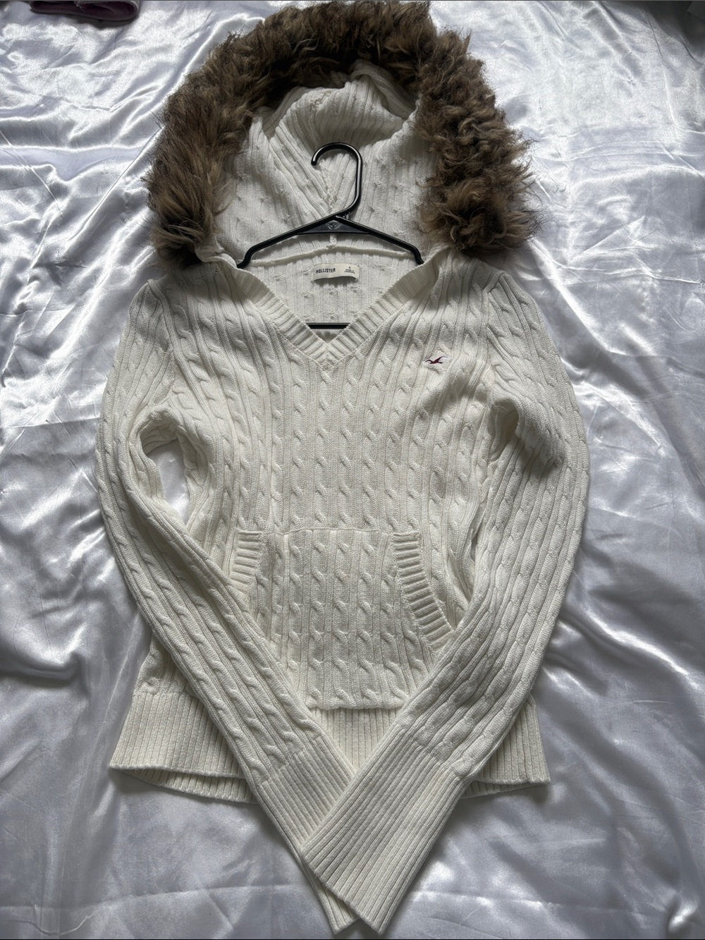 Hollister Cream Cable-Knit V-Neck Hoodie with Faux-Fur Trim